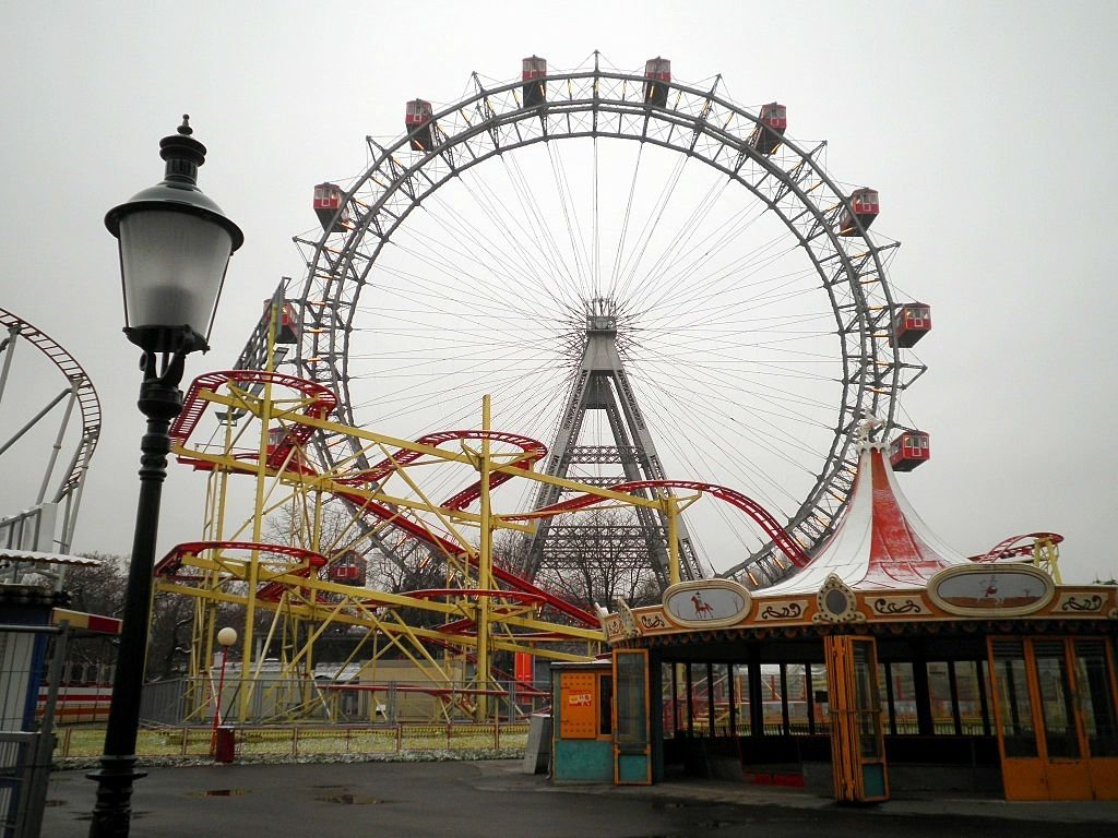 Amusement Park – Dream Meaning and Symbolism 4